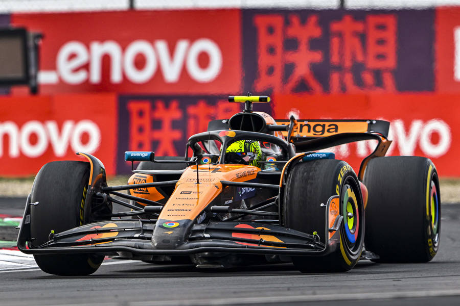 梅赛德斯完胜迈凯伦，皮亚斯特里扛起全队