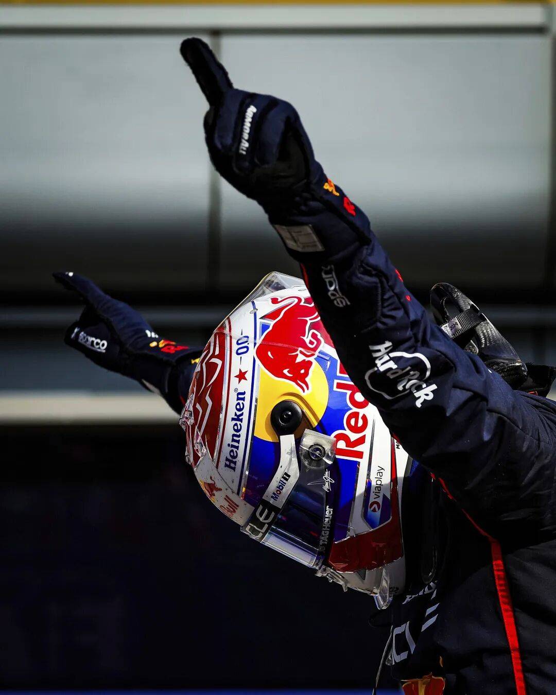 索伯车队鏖战红牛二队，佩雷兹高光表现